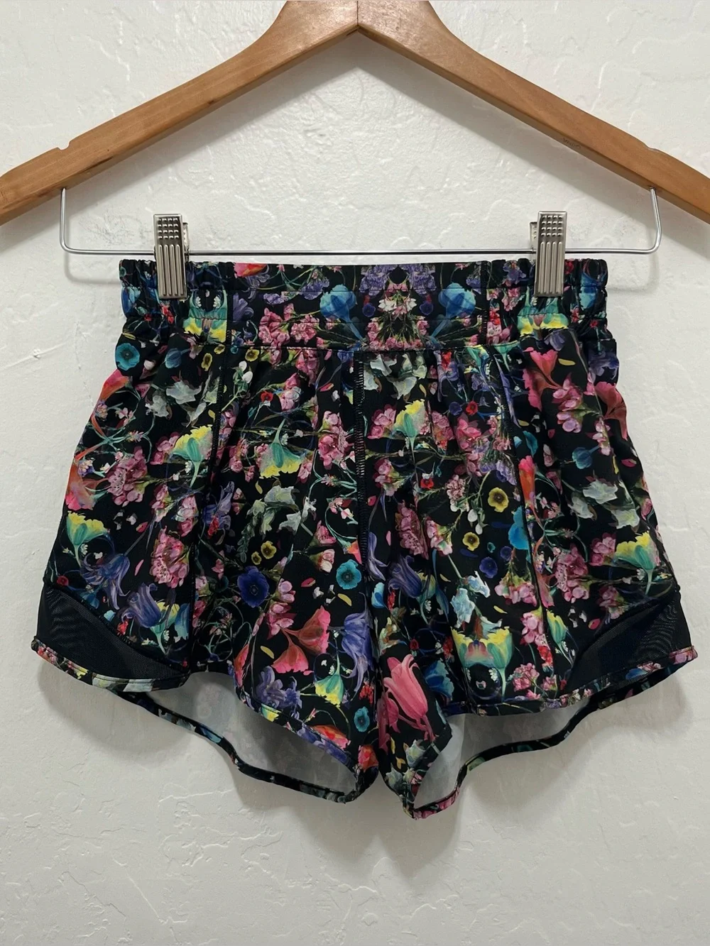 Lululemon Hotty Hot Low-Rise Lined Short 4